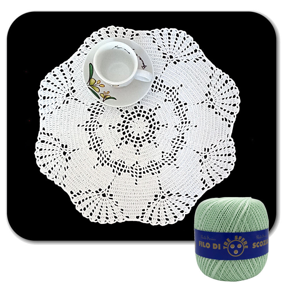 Centrino verde chiaro rotondo con cuori ad uncinetto 34 cm