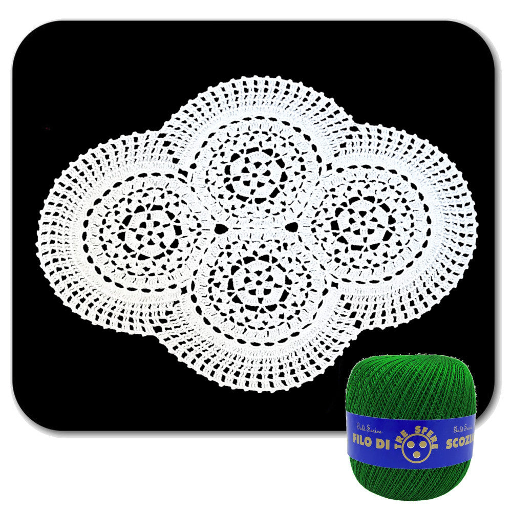 Centrino verde ovale ad uncinetto in cotone 48x37 cm