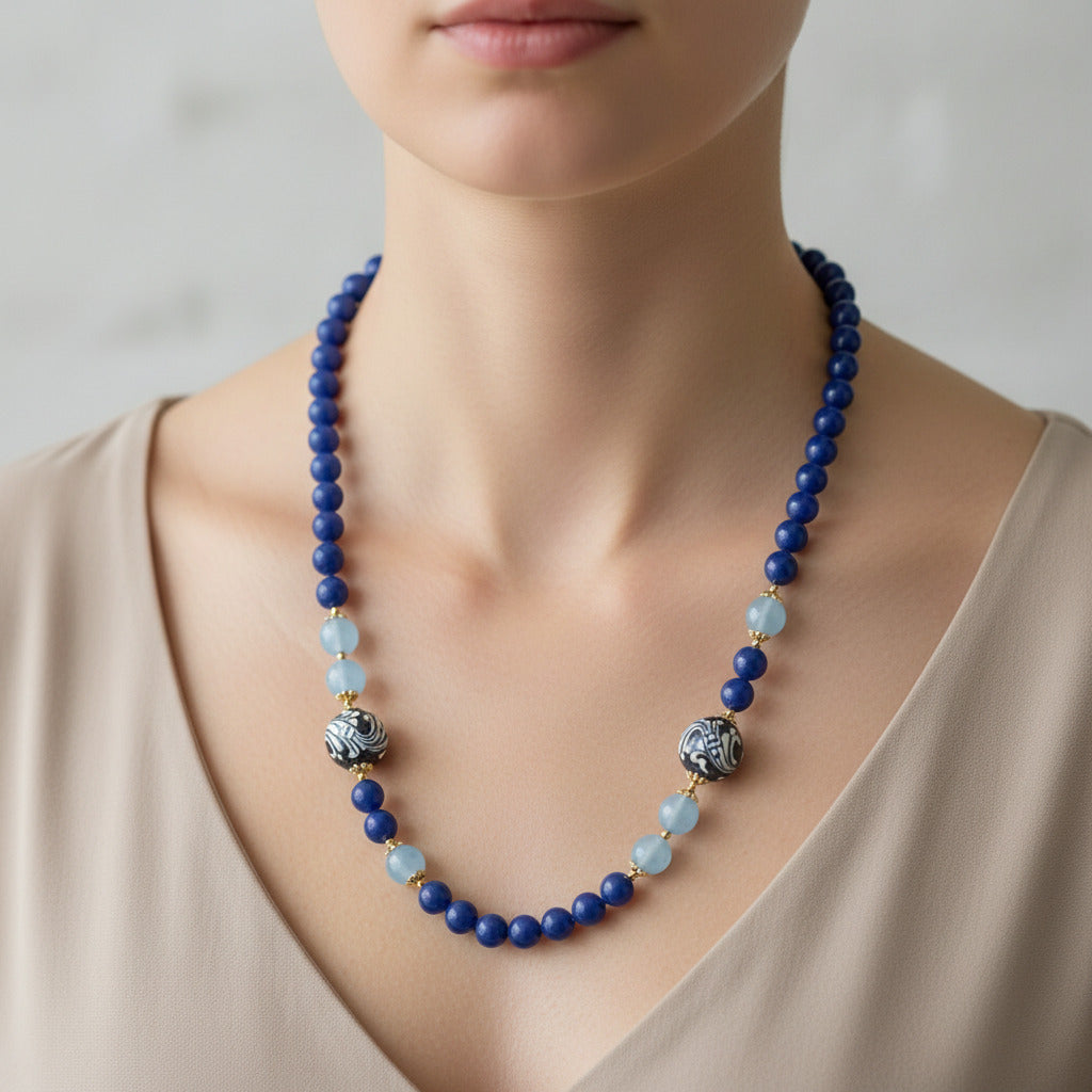 Collana Carini in agata blu, angelite e perle in ceramica di Caltagirone