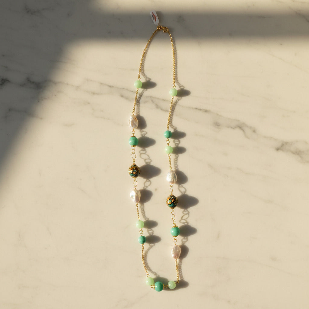 Collana Chanel 11 in agata verde e perle in ceramica di Caltagirone