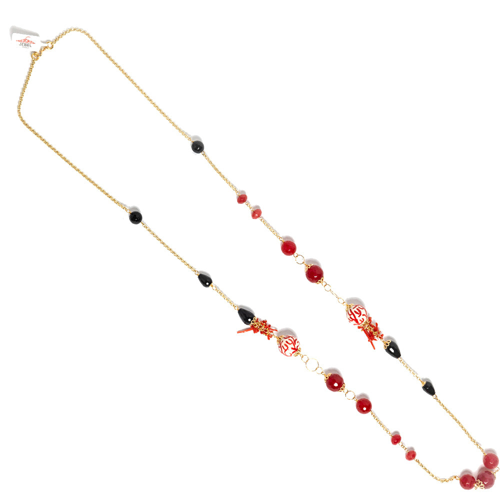 Collana Chanel 15 in agata rossa e perle in ceramica di Caltagirone