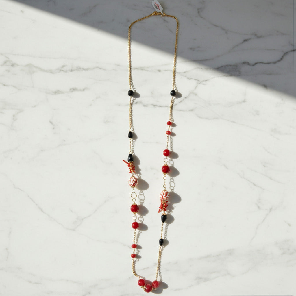 Collana Chanel 15 in agata rossa e perle in ceramica di Caltagirone