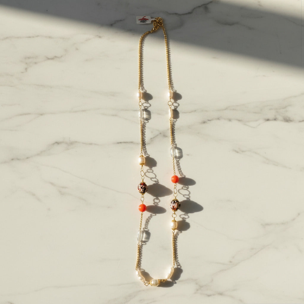 Collana Chanel 18 in agata salmone e perle in ceramica di Caltagirone