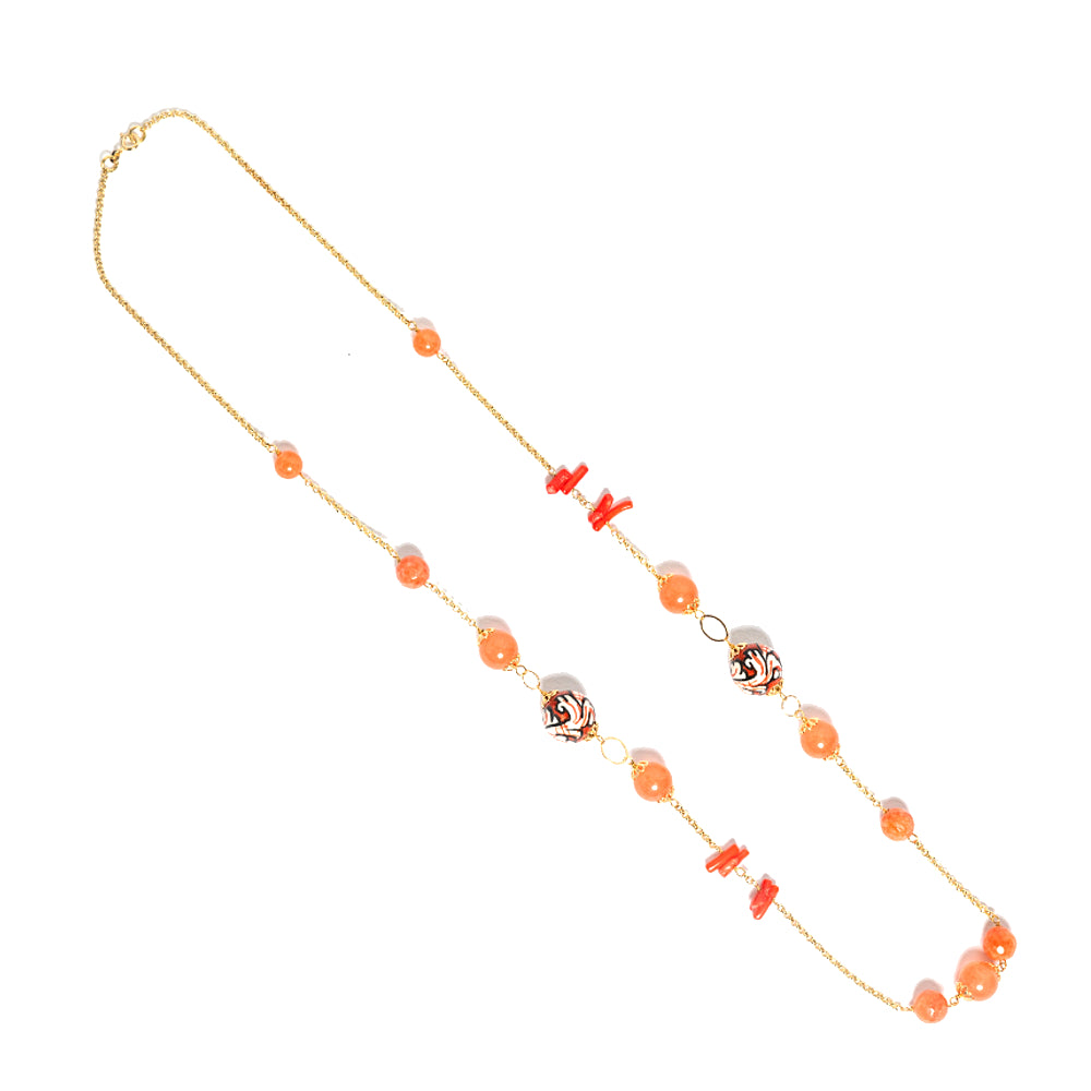Collana Chanel 21 in agata salmone e perle in ceramica di Caltagirone