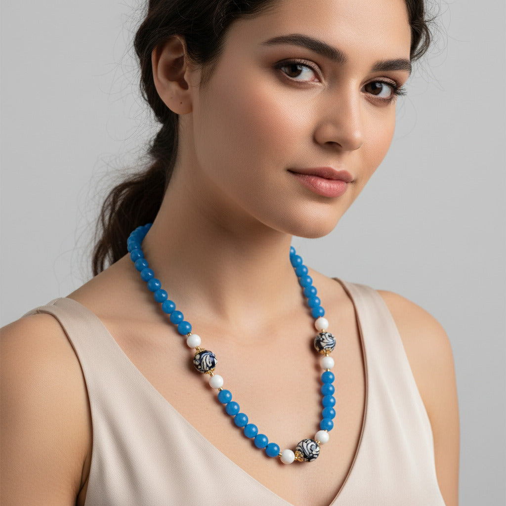 Collana Makari in agata azzurra e perle in ceramica di Caltagirone