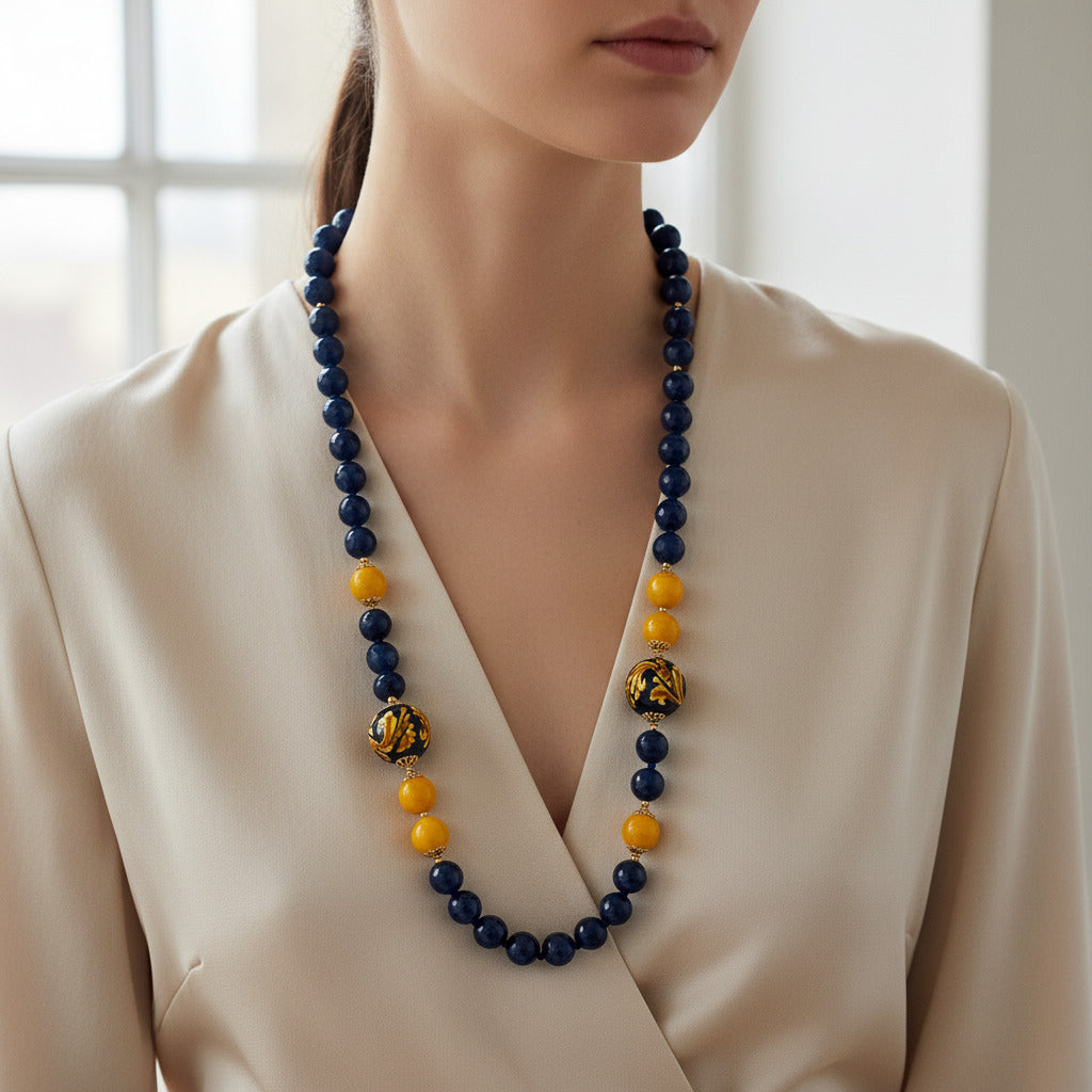 Collana Pantalica in agata blu e perle in ceramica di Caltagirone