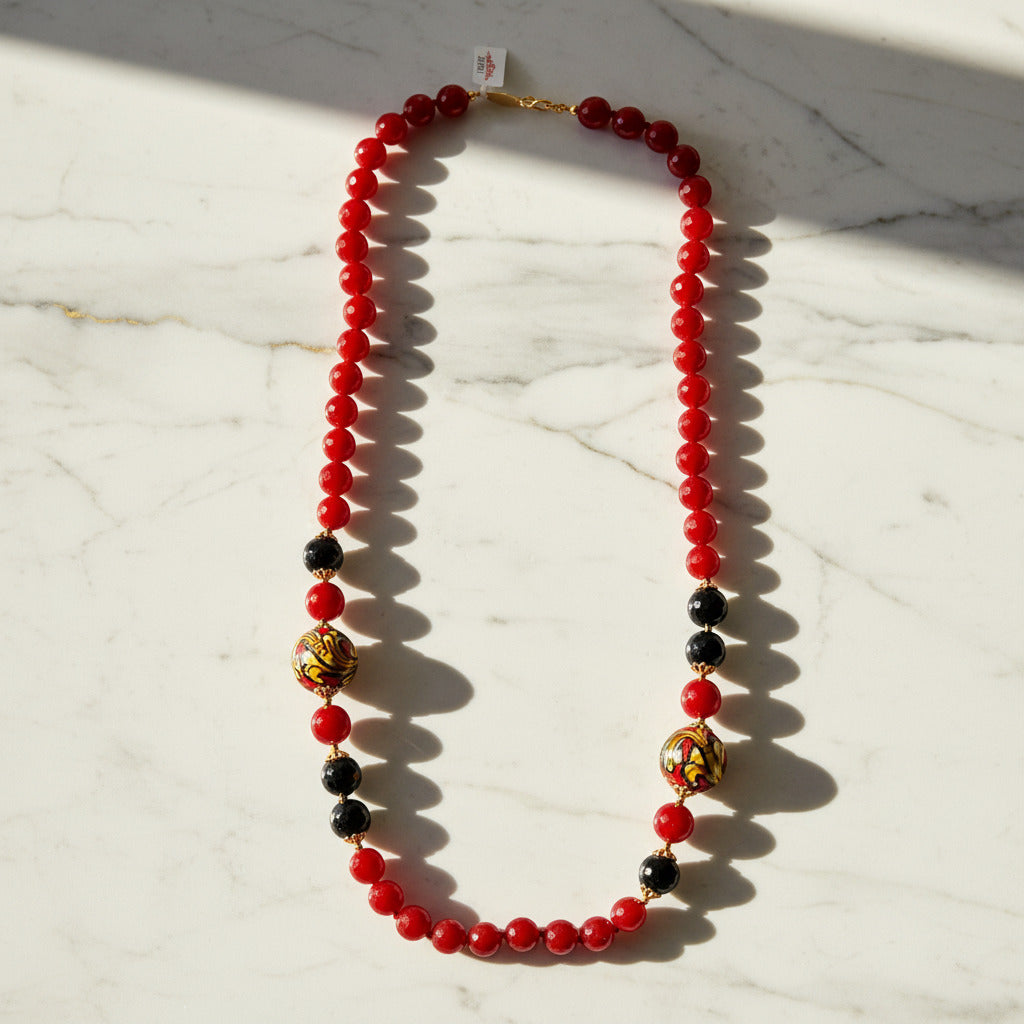 Collana Vulcano in agata rossa e perle in ceramica di Caltagirone