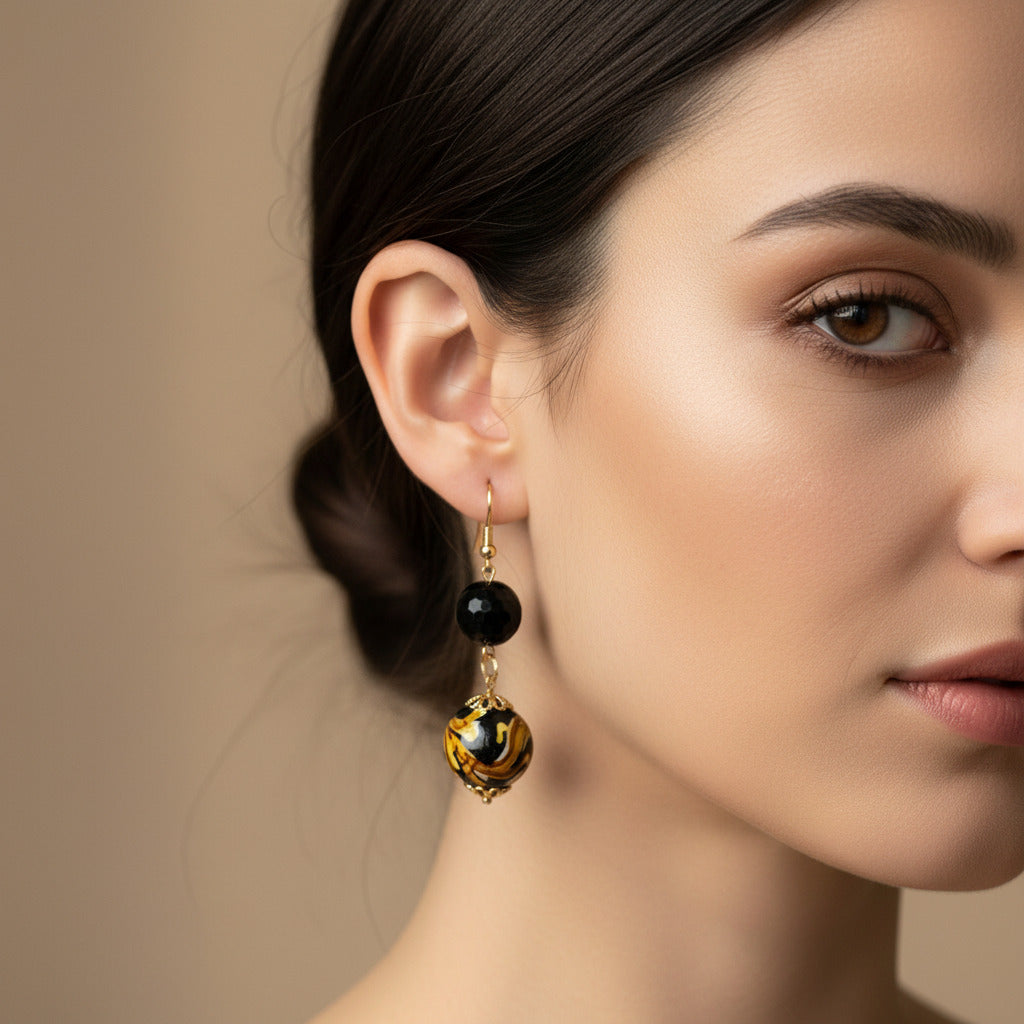 Orecchini Bagheria con pietre dure onice e perle in ceramica di Caltagirone