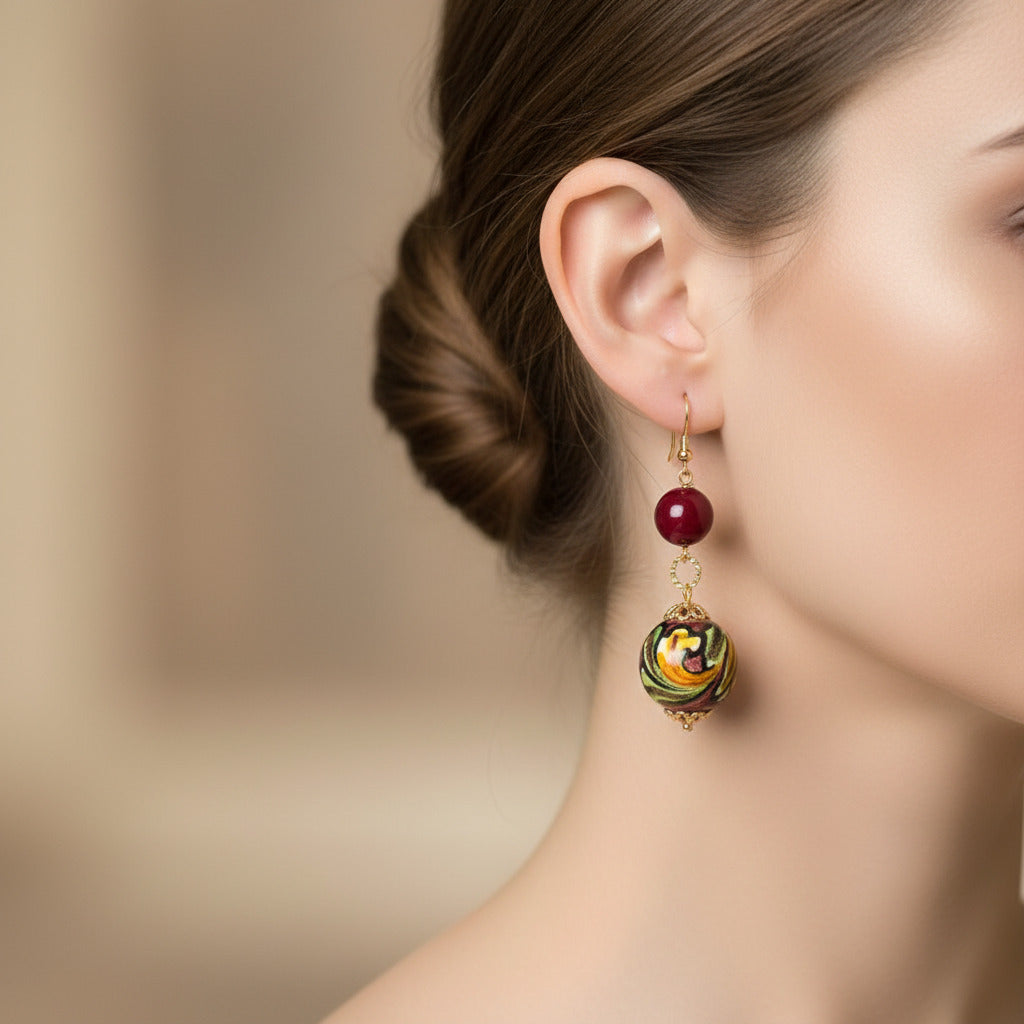 Orecchini Caltagirone con agata rossa e perle in ceramica dipinte a mano