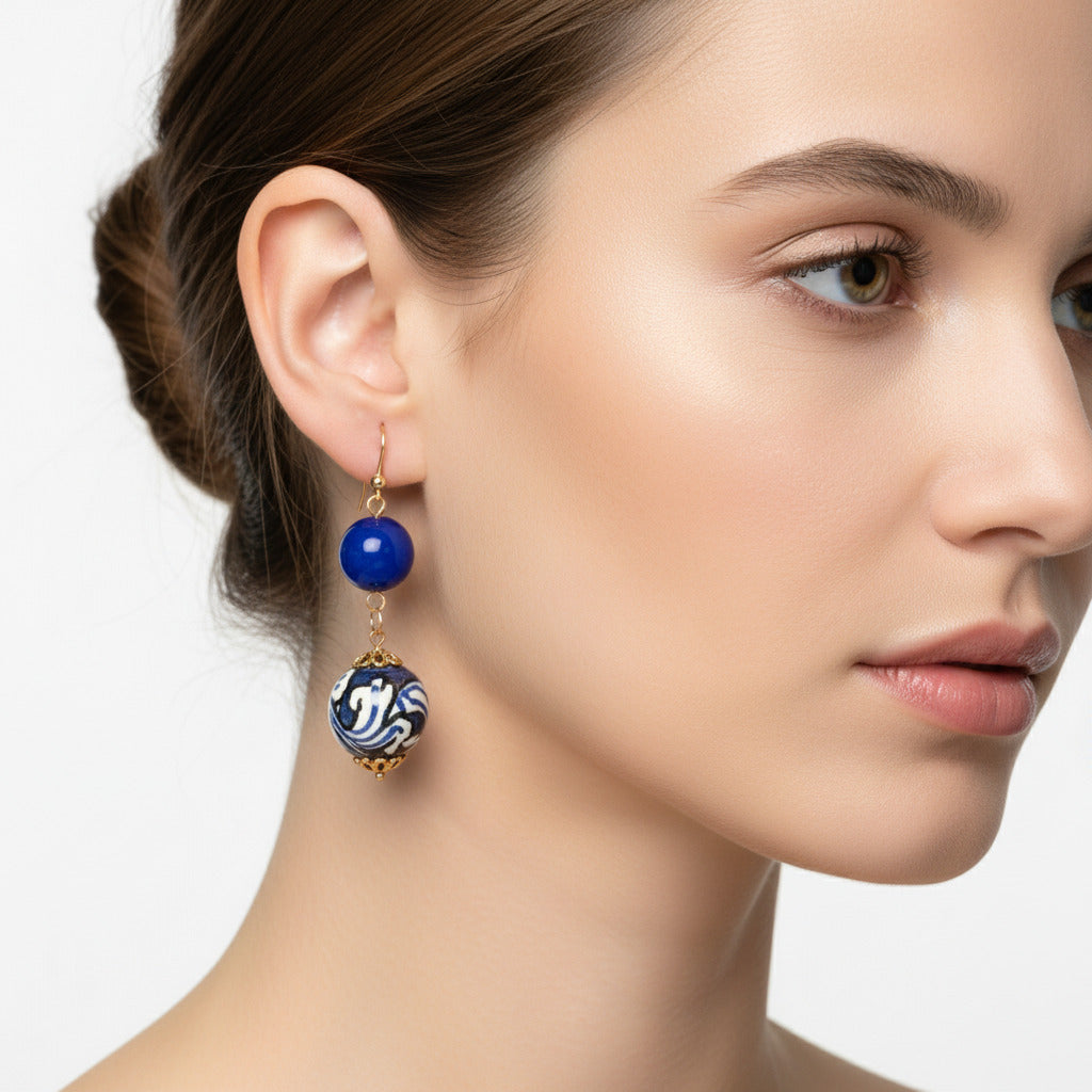 Orecchini Carini con agata blu e perle in ceramica di Caltagirone