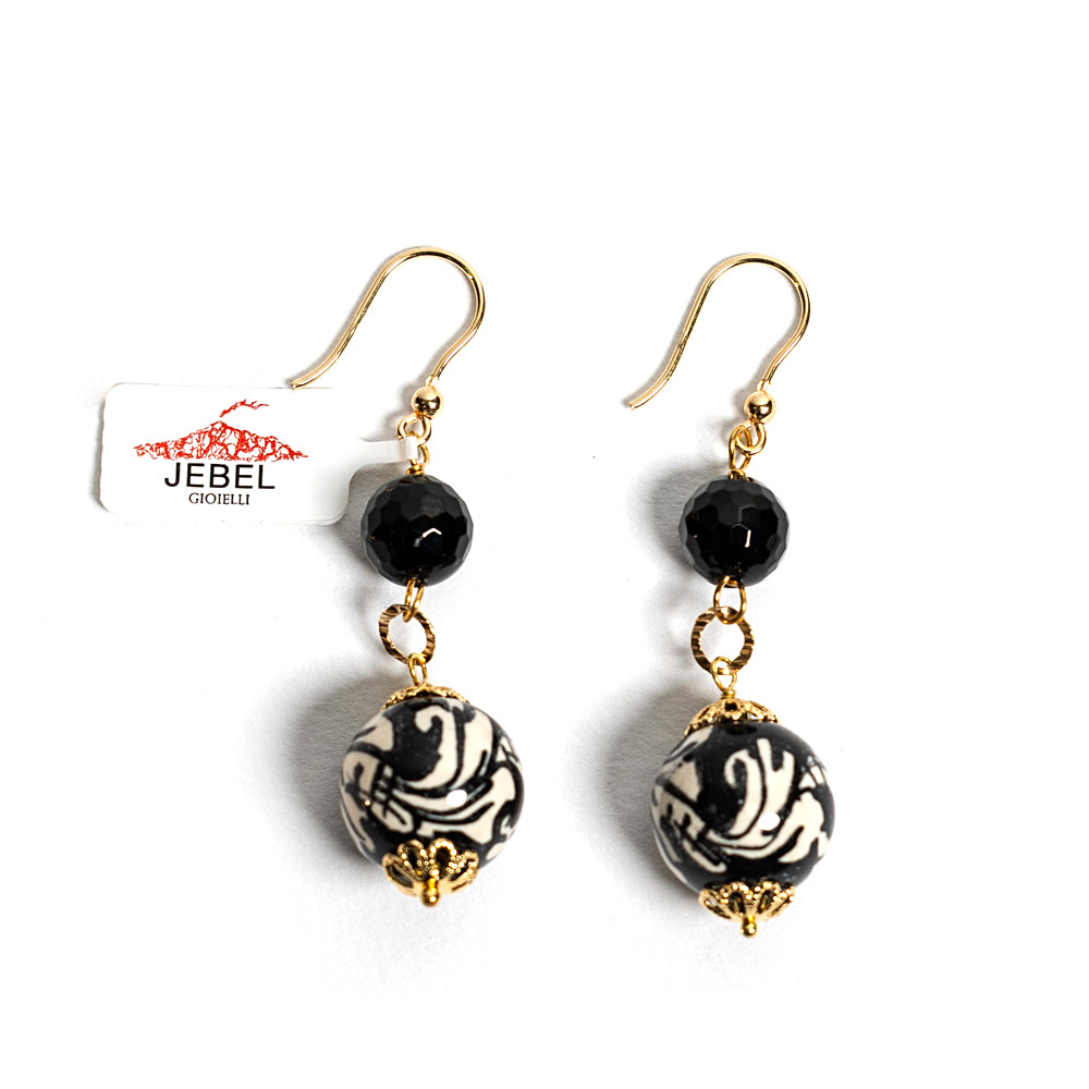 Orecchini Centuripe con pietre dure onice e perle in ceramica di Caltagirone