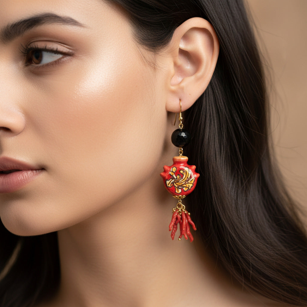 Orecchini Isola delle Femmine in corallo onice e ceramica di Caltagirone