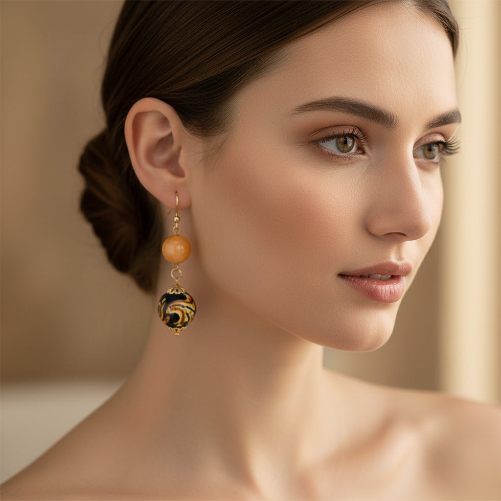 Orecchini Marsala con agata gialla e perle in ceramica di Caltagirone