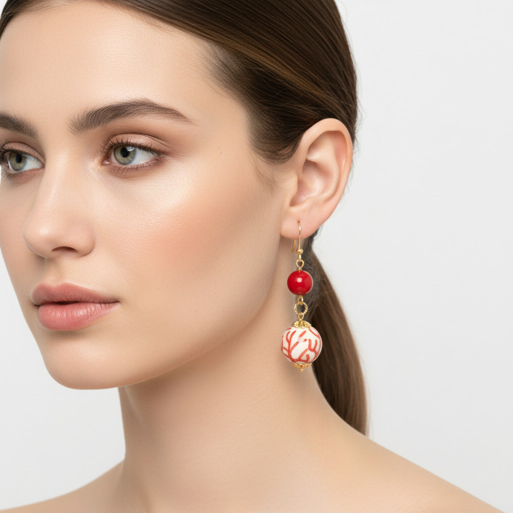 Orecchini Menfi in pasta di corallo e perle in ceramica di Caltagirone