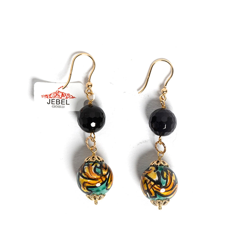 Orecchini Militello con pietre dure onice e perle in ceramica di Caltagirone