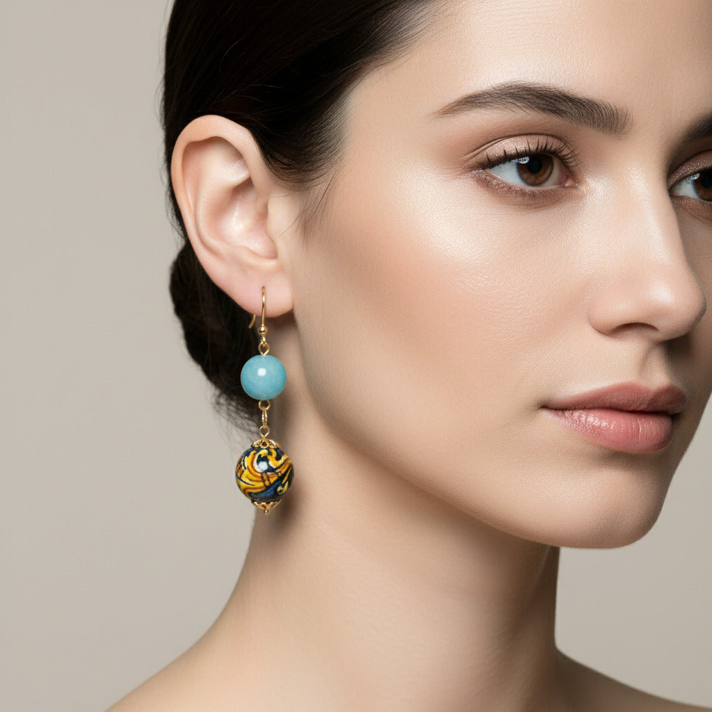 Orecchini Panarea con angelite chiara e perle in ceramica di Caltagirone