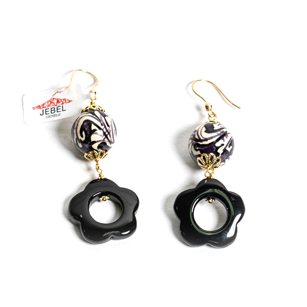 Orecchini Strombolicchio con onice e perle in ceramica di Caltagirone