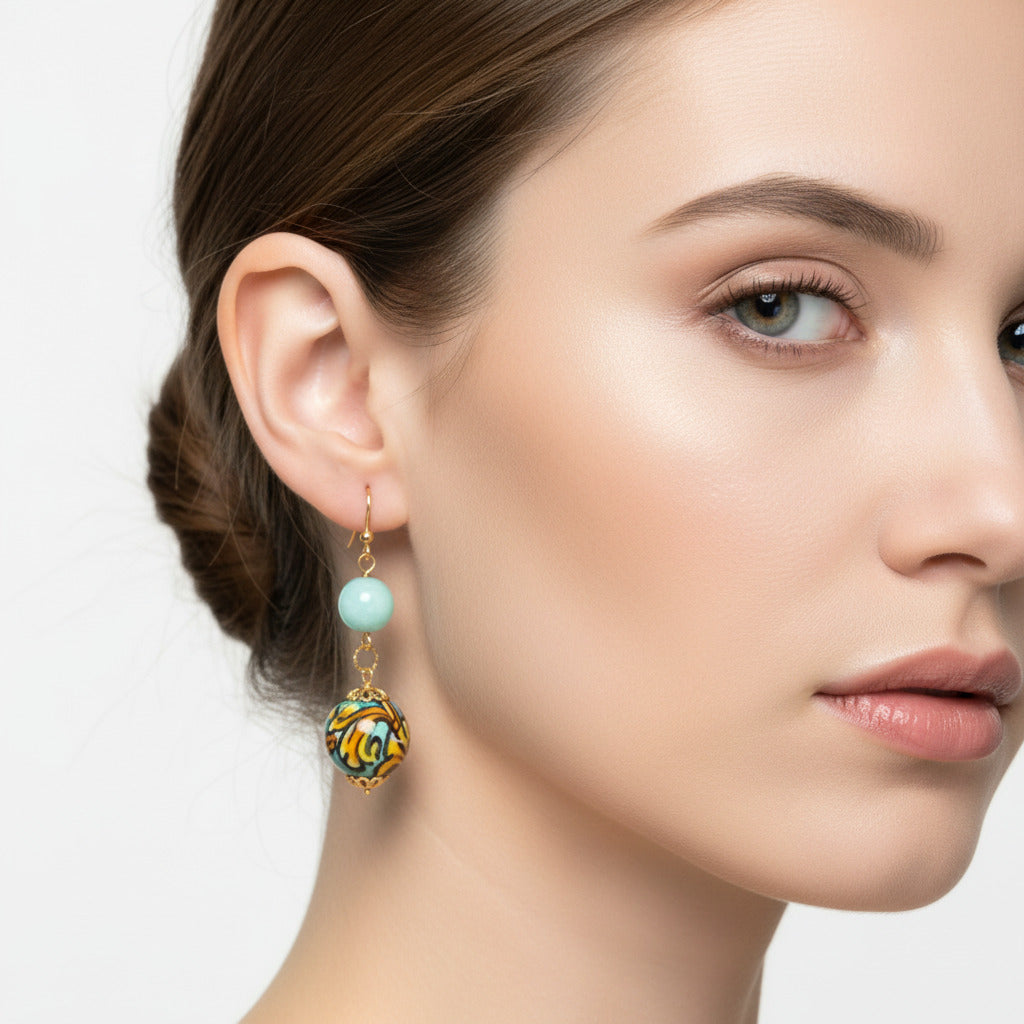 Orecchini Taormina con agata verde e perle in ceramica di Caltagirone