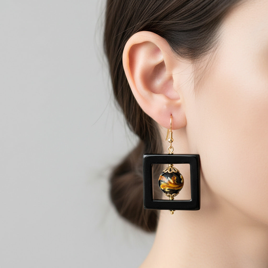 Orecchini Terrasini Quadro con onice e perle in ceramica di Caltagirone