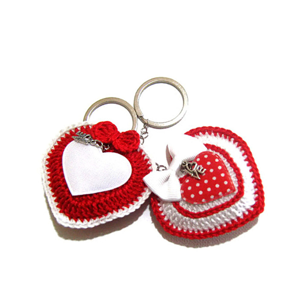 Portachiavi cuore bianco e rosso con fiocco ad uncinetto 7x6 cm