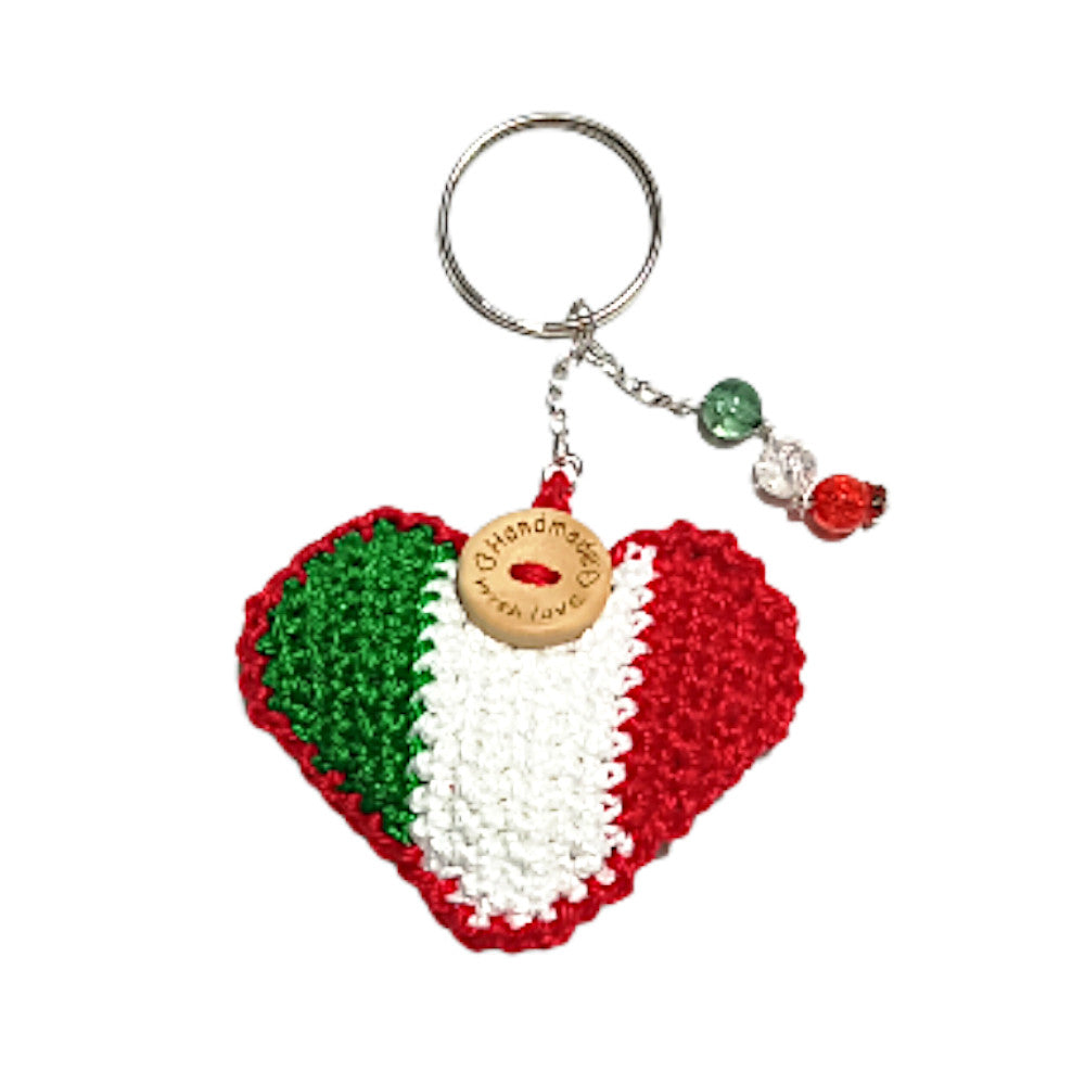 Portachiavi cuore tricolore con bottone ad uncinetto 7.5x6 cm