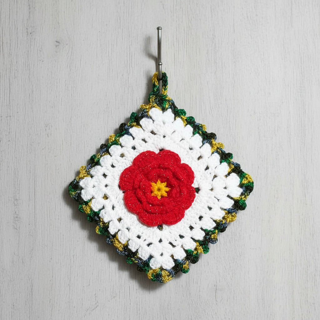 Presina colorata con fiore rosso ad uncinetto 18x19 cm