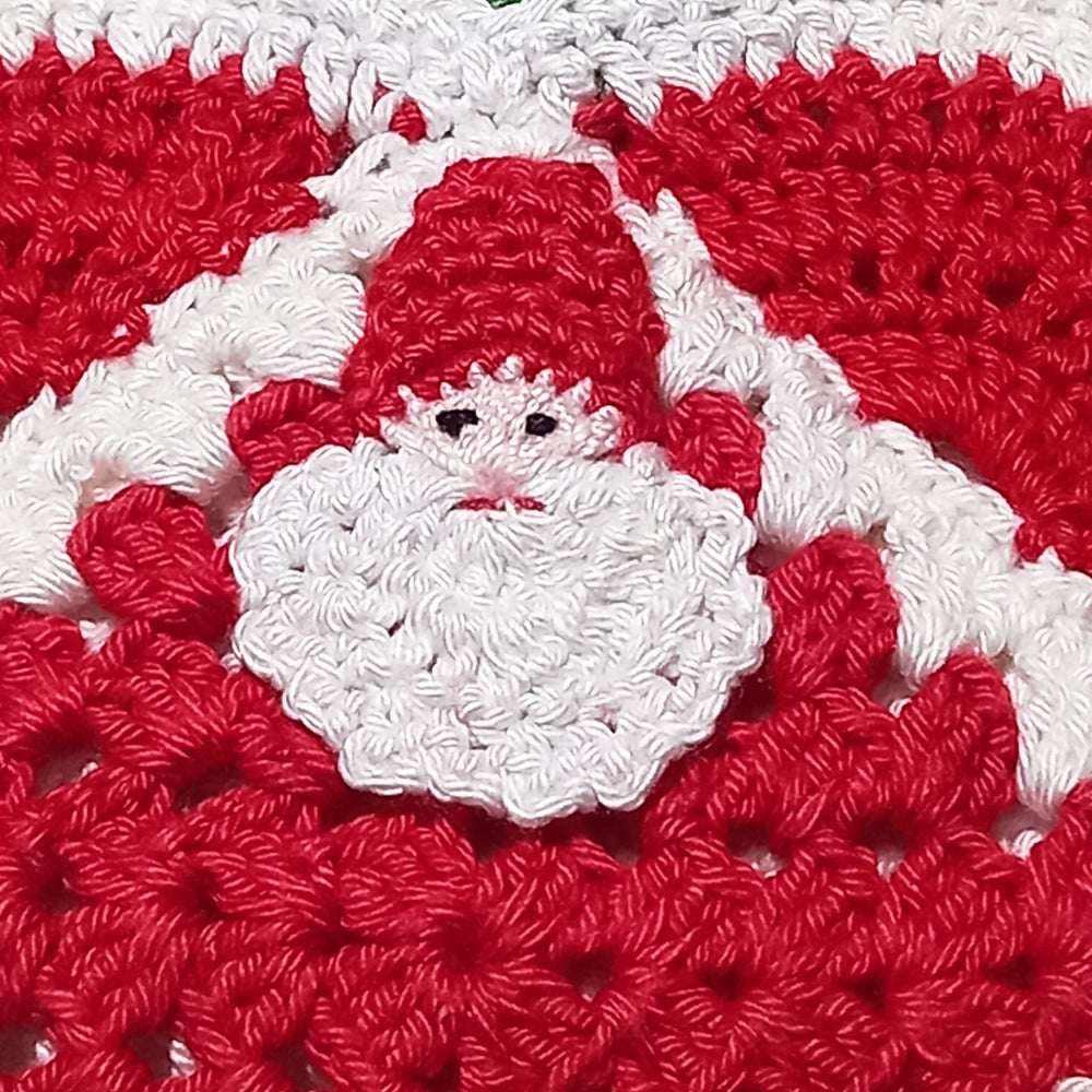 Presina cuore bianca e rossa con Babbo Natale ad uncinetto 17x19.5 cm