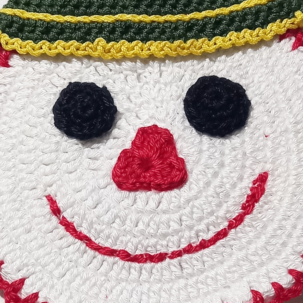 Presina pupazzo di neve con cappello verde ad uncinetto 14x15 cm