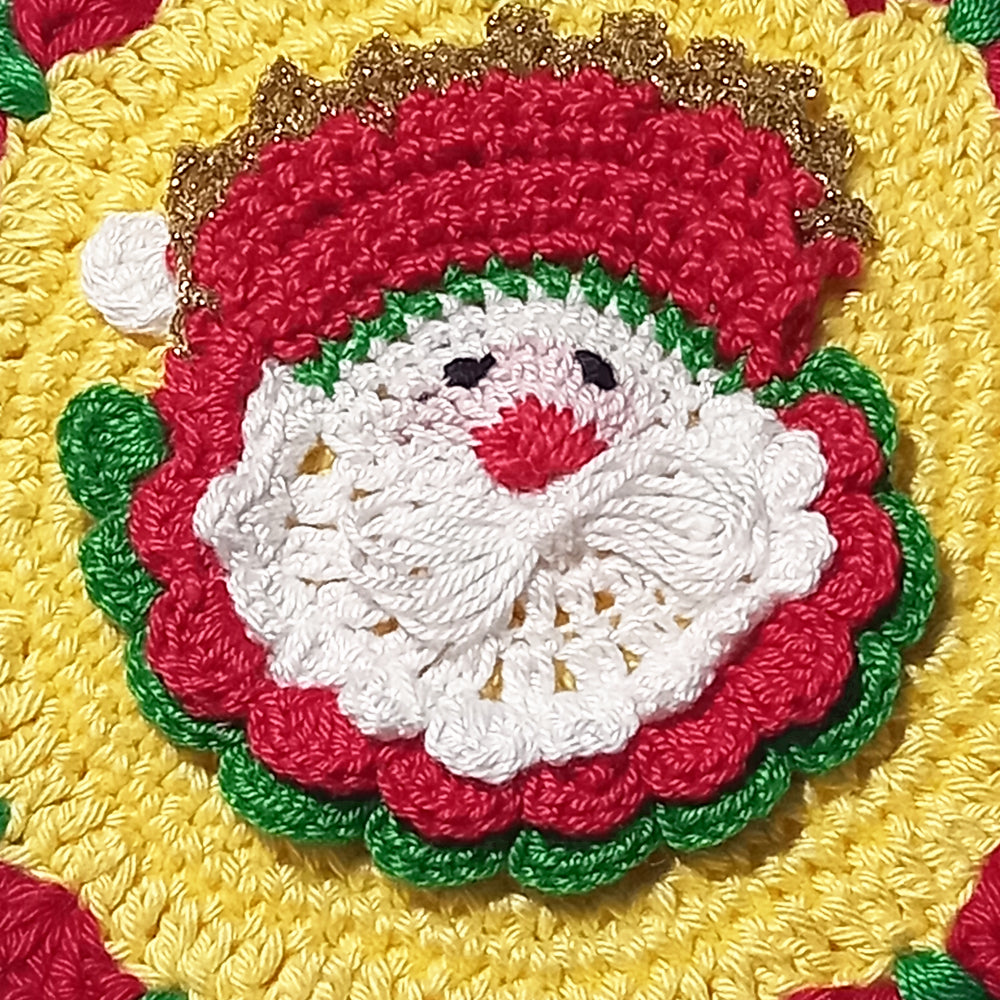 Presina rotonda gialla con Babbo Natale ad uncinetto 13x14.5 cm