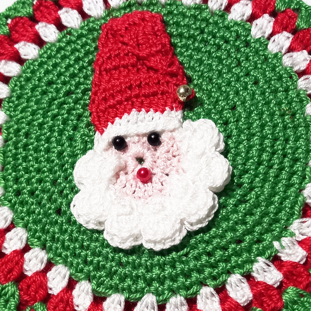 Presina rotonda verde con Babbo Natale ad uncinetto 12.5 cm