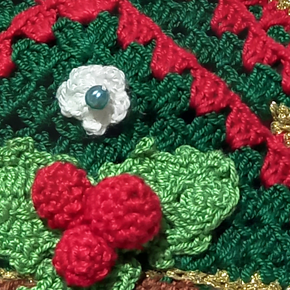 Presina natalizia verde ad uncinetto con perline per la cucina primo piano