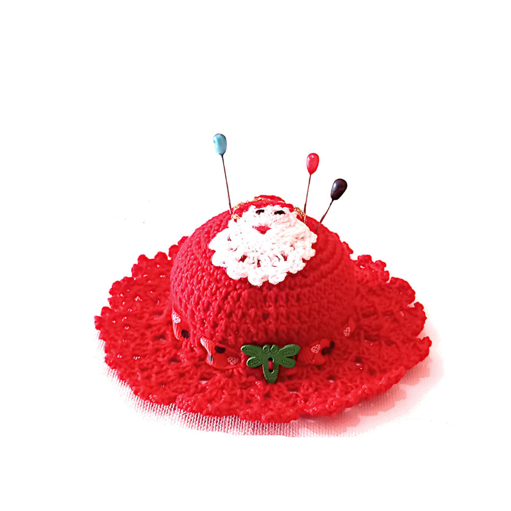 Puntaspilli cappellino rosso con Babbo Natale ad uncinetto 12 cm