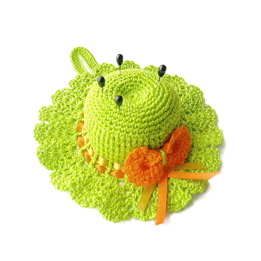 Puntaspilli cappellino verde e arancione ad uncinetto 12.5 cm