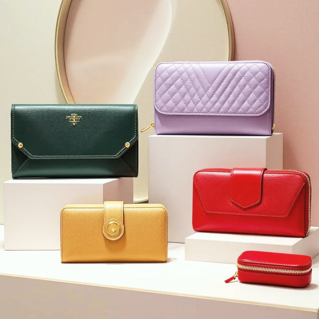 espositore con borse donna colorate in pelle